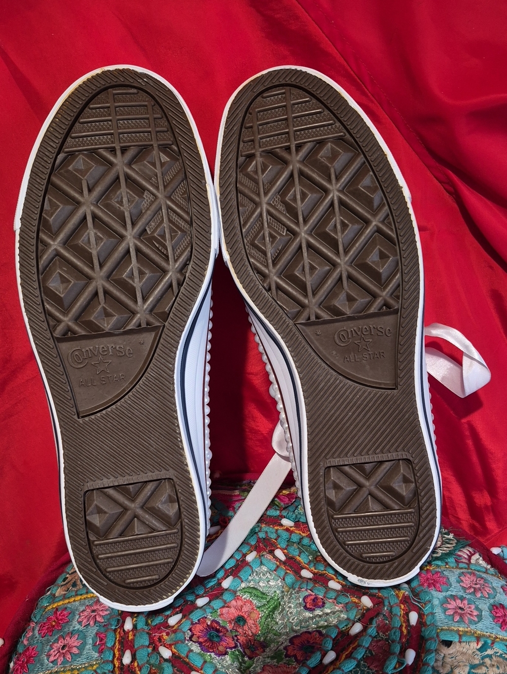 Converse Pearl-Embellished White Low-Top Sneakers - Picture 5 of 10